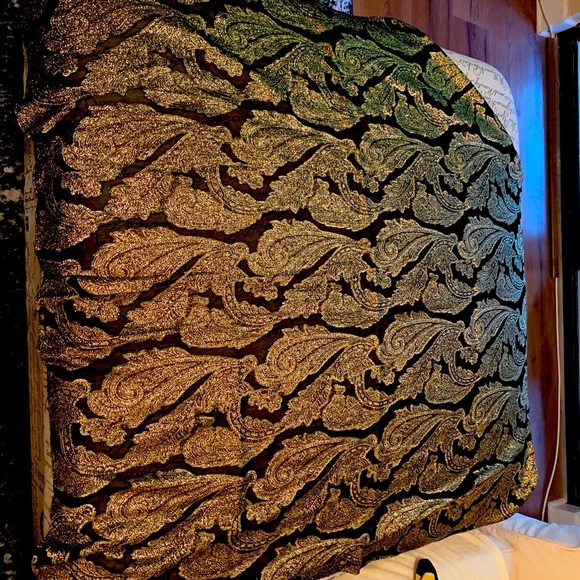 SOLD Dressy stunning scarf - Picture 4 of 7